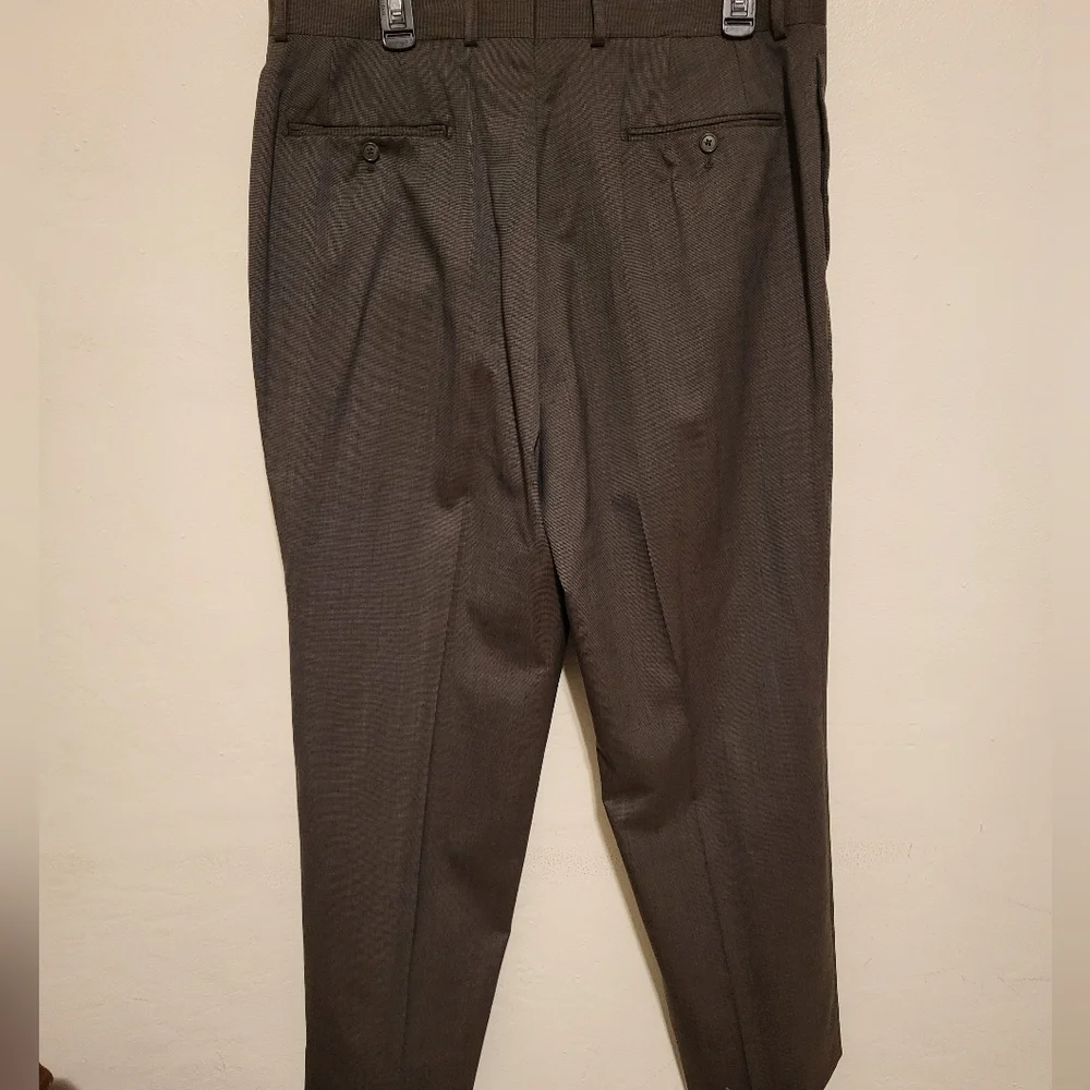 Men's Alfani Suit Separates (Size R42/36W,30L)